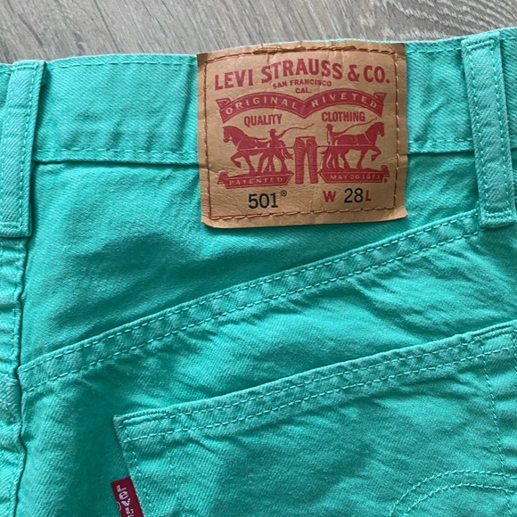 LEVIS 501 coloured denim shorts - Picture 2 of 3